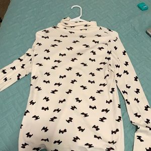 Puppy pattern turtleneck